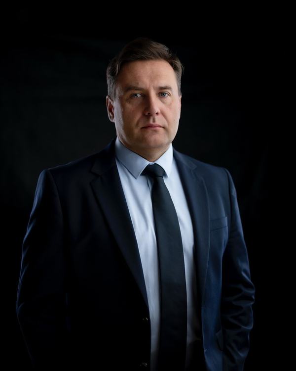 Radek, zdjęcia biznesowe w studiu, studio w Katowicach